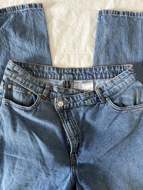 H&M Divided Women’s Assymetrical-Button Straight-Leg Jeans - US 10
